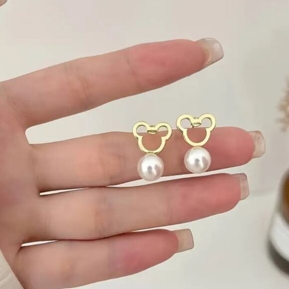 Mickey Mouse Elegant stud earrings design with exquisite hollow - Picture 6 of 7